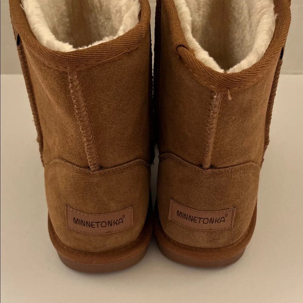 Minnetonka Brown Suede Ankle Boots with Fur Lining - Picture 4 of 7